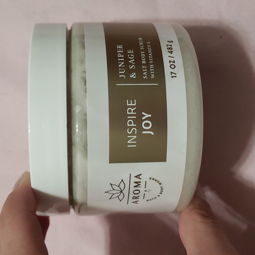 Bath And Body Works Aromatherapy Salt Body Scrub Juniper & Sage